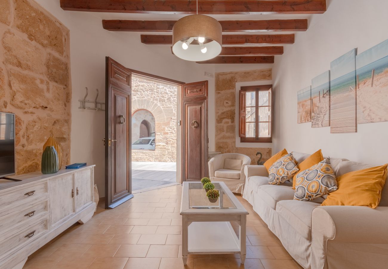 House in Alcudia - Ca Na Serrieta: Great house in Alcudia old town