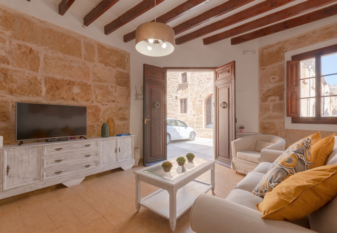 House in Alcudia - Ca Na Serrieta: Great house in Alcudia old town