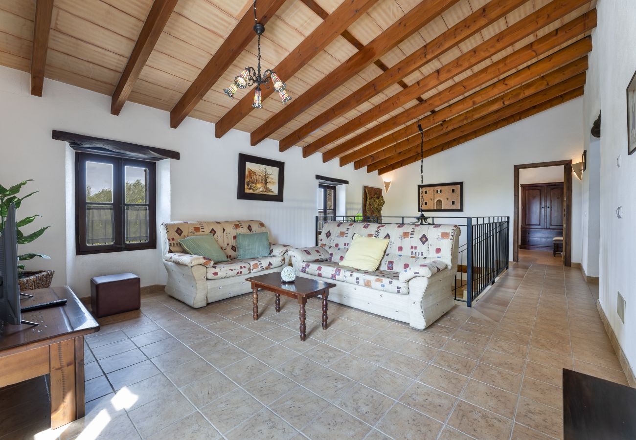 Villa em Llubi - Finca with pool and garden views