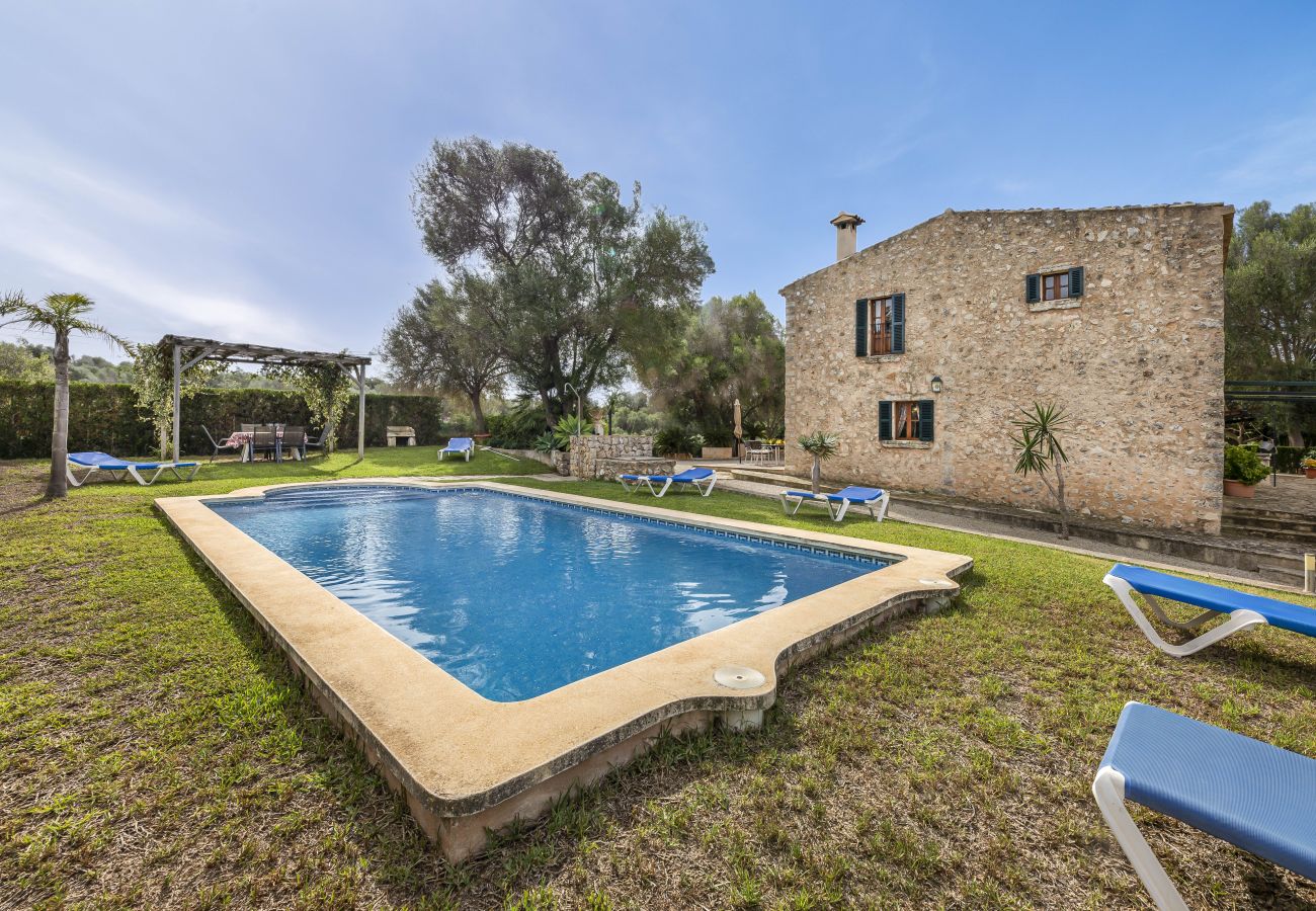 Villa em Llubi - Finca with pool and garden views