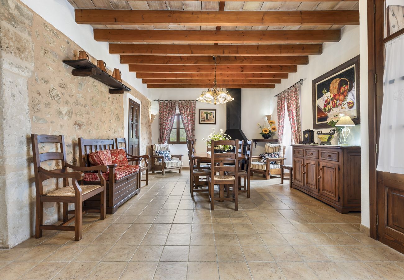 Villa em Llubi - Finca with pool and garden views