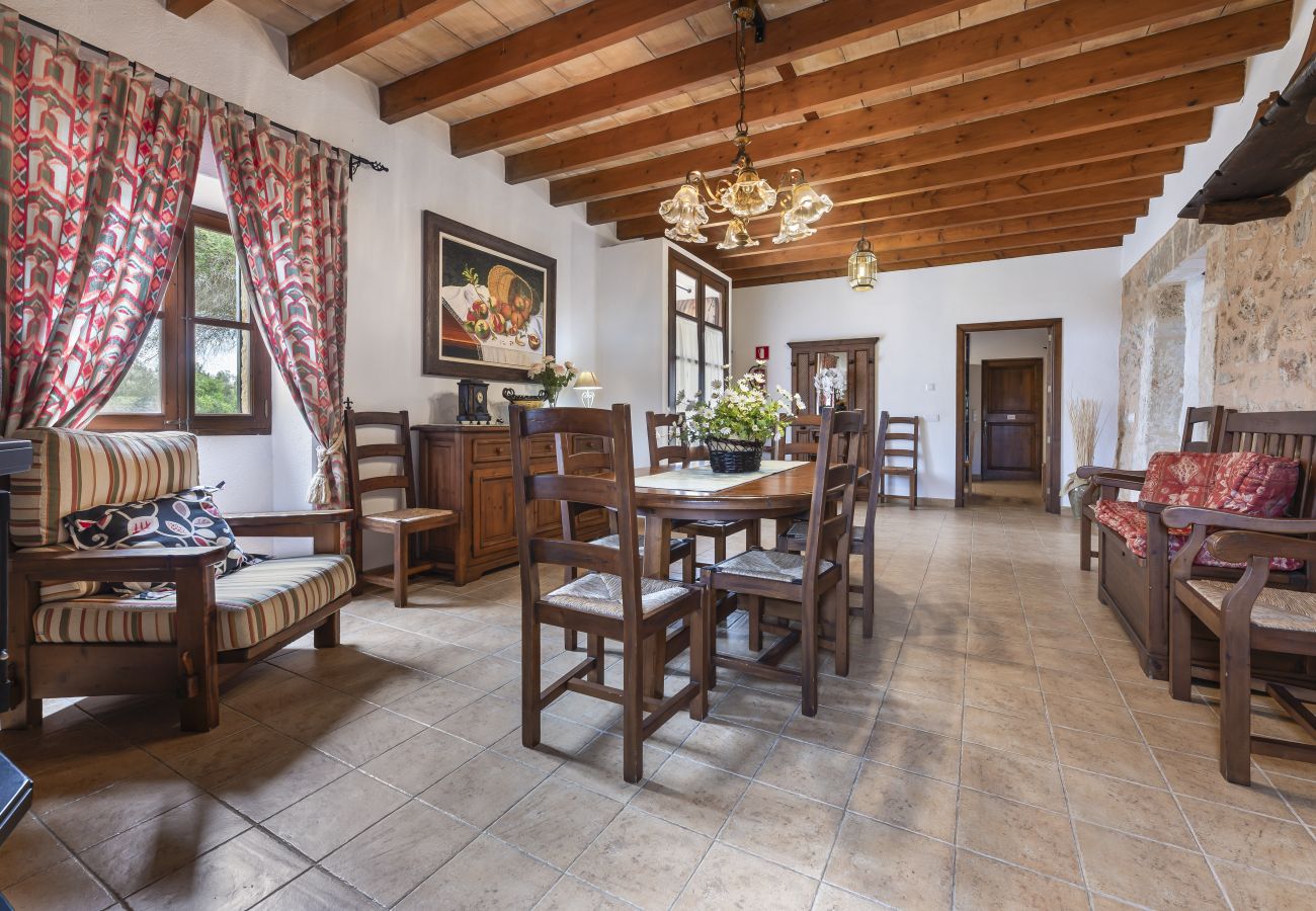 Villa em Llubi - Finca with pool and garden views