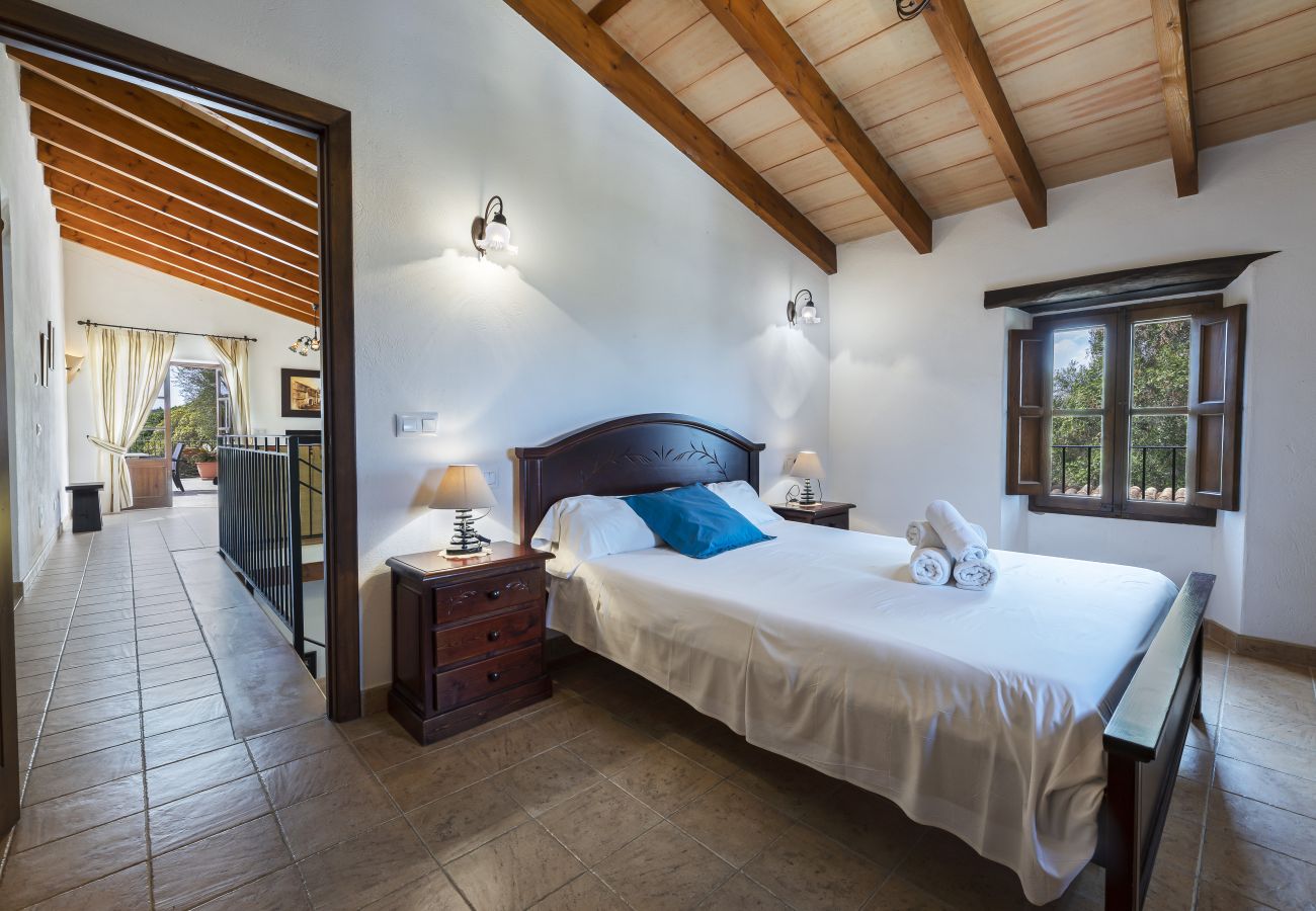 Villa em Llubi - Finca with pool and garden views