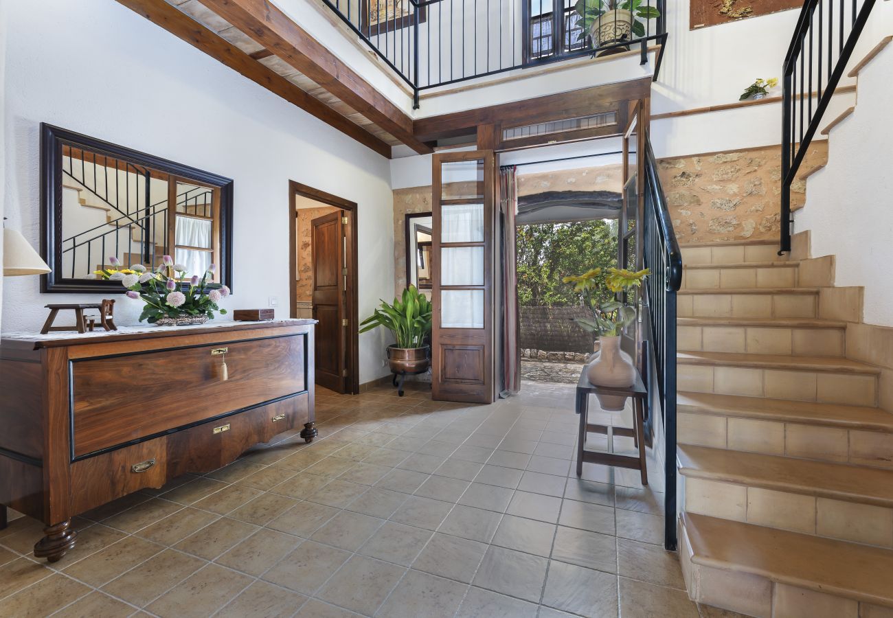 Villa em Llubi - Finca with pool and garden views