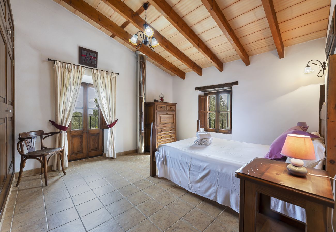 Villa em Llubi - Finca with pool and garden views