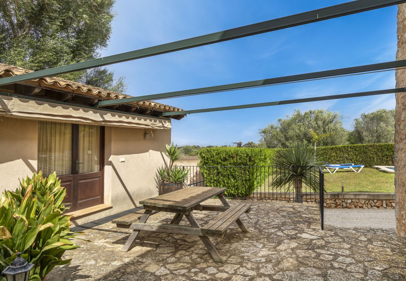 Villa em Llubi - Finca with pool and garden views