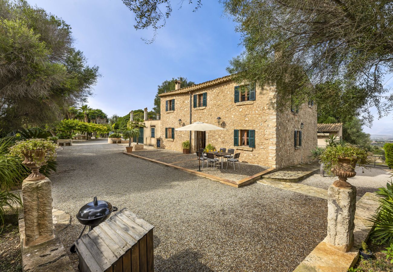 Villa em Llubi - Finca with pool and garden views