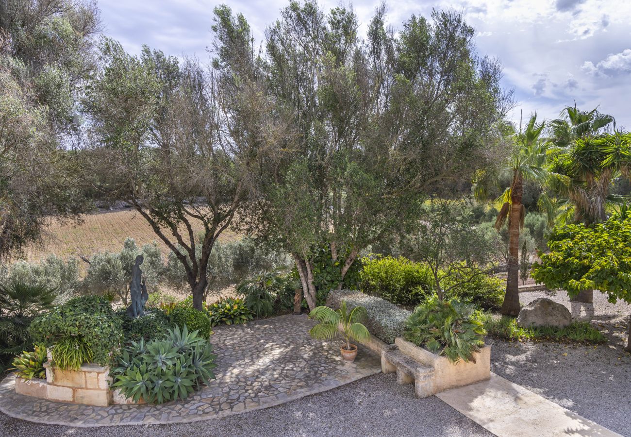 Villa em Llubi - Finca with pool and garden views