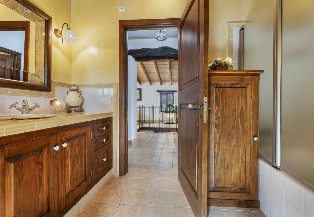 Villa em Llubi - Finca with pool and garden views