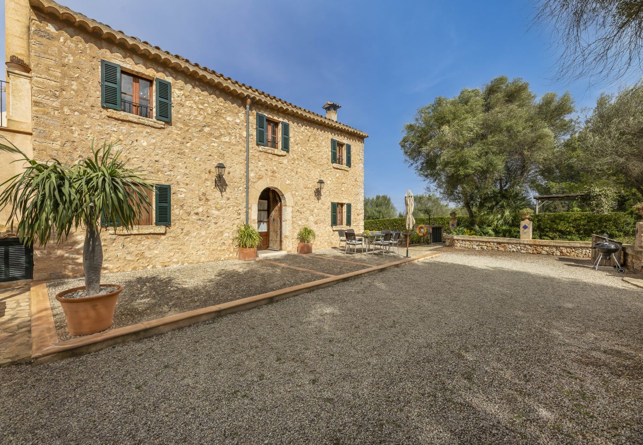Villa em Llubi - Finca with pool and garden views