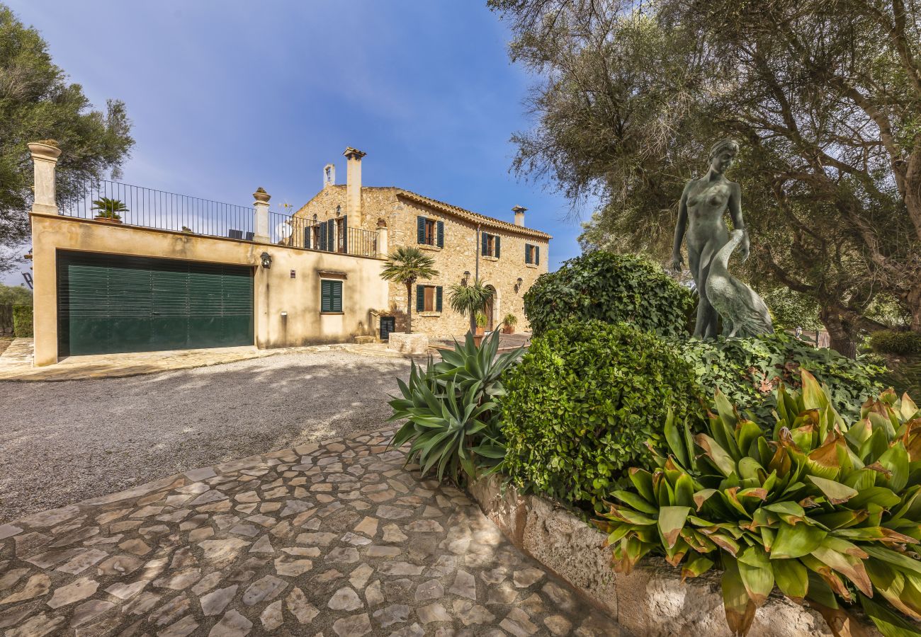 Villa em Llubi - Finca with pool and garden views
