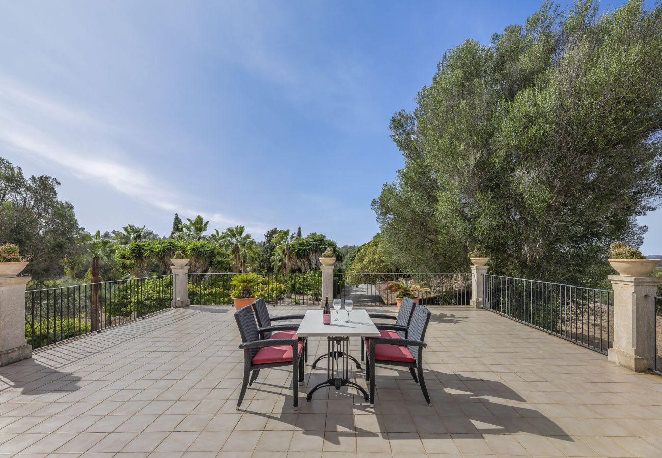 Villa em Llubi - Finca with pool and garden views